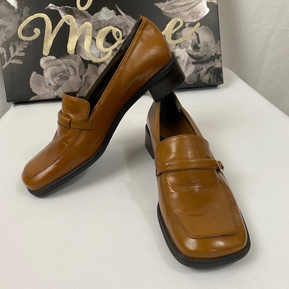Nine West Brown Leather Flats - Picture 1 of 5